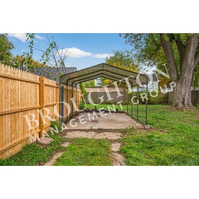 Building Photo - 5848 Acoma Dr