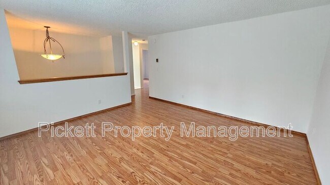 Foto del edificio - 1155 Silverleaf Ct E