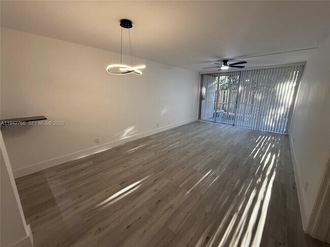 Foto del edificio - 9470 Live Oak Pl