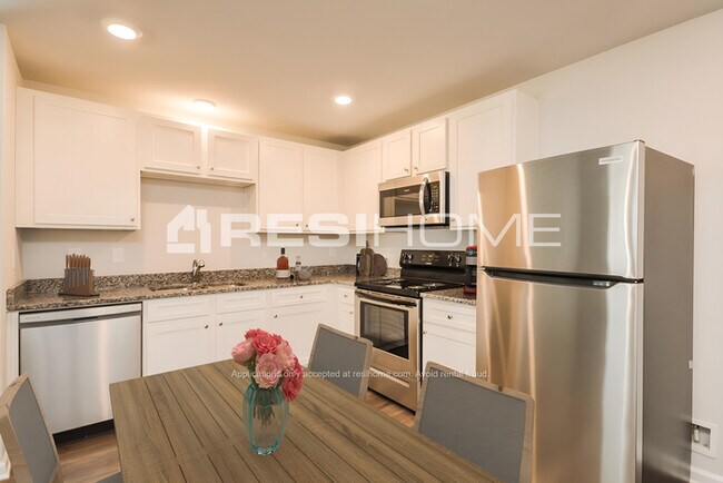 Building Photo - 730 Ali St