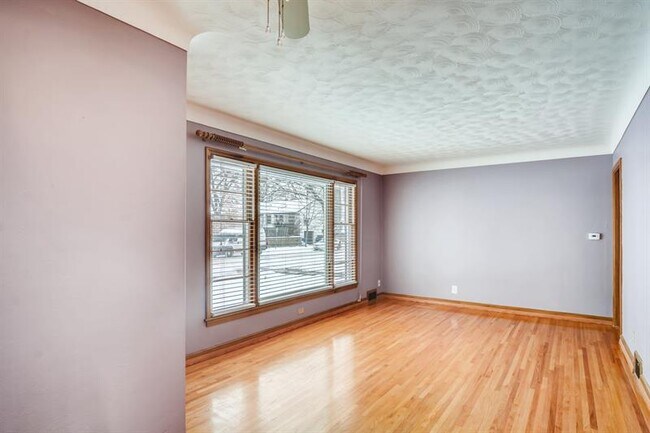 Building Photo - 1459 Schletti Street