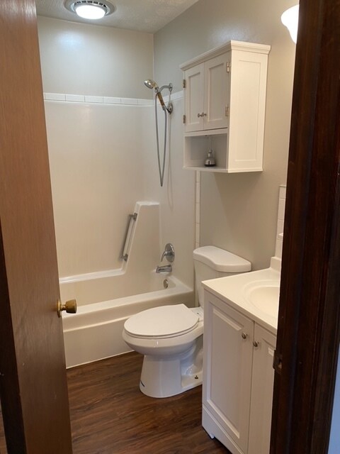 Bath - 13096 Beaver Creek Rd