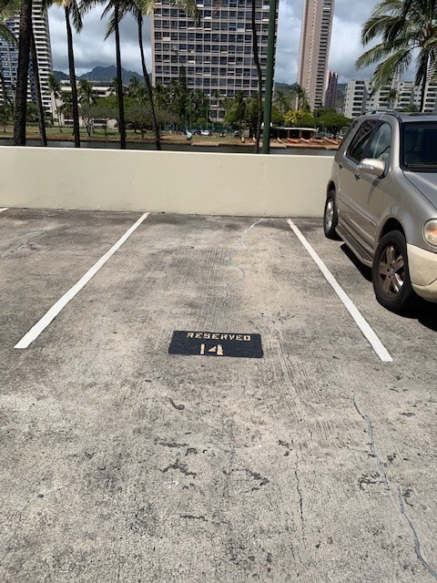 Building Photo - 2085 Ala Wai Blvd