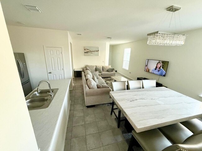 Foto del edificio - 7203 Summer Tanager Dr