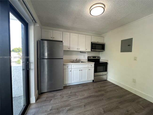 Building Photo - 529 SW 4th St