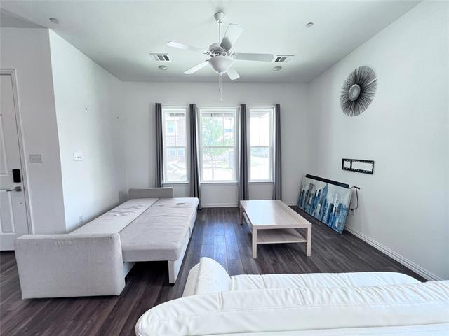 Foto del edificio - 3211 Midnight Dr