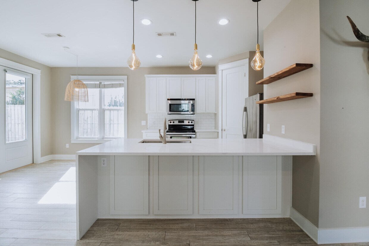 Foto principal - 708 Gulf View Dr