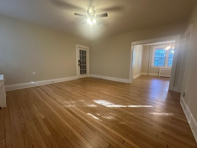 Building Photo - Adorable Condo in Ghent!