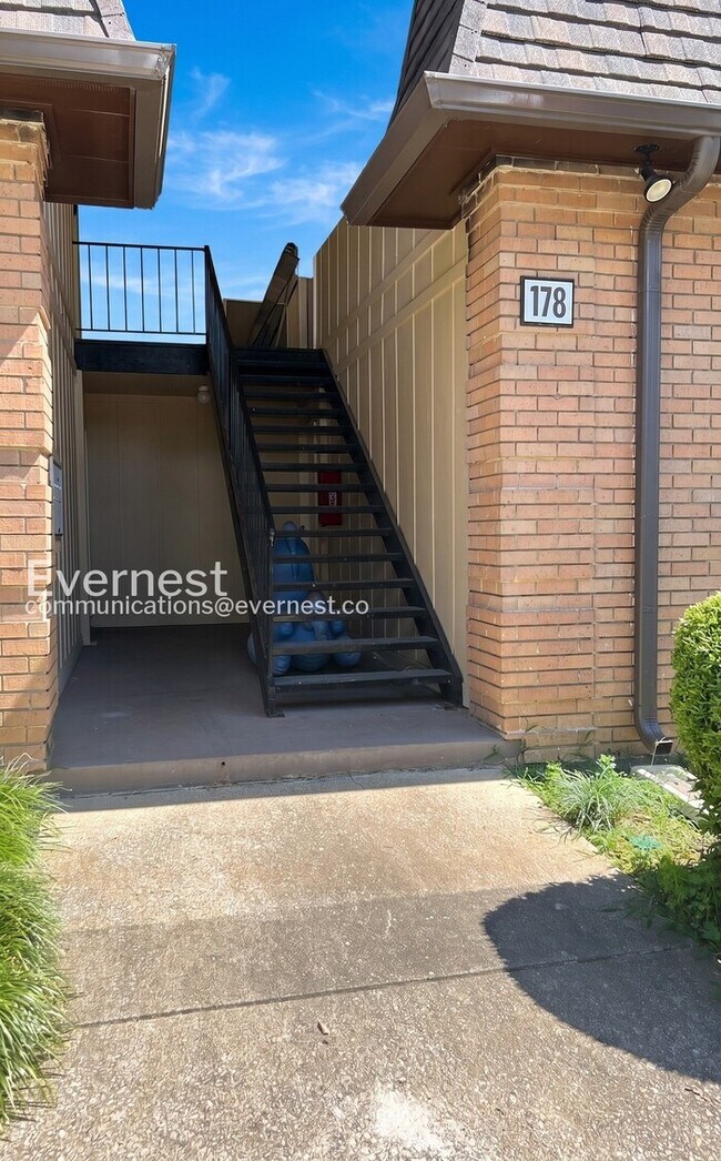 Foto del edificio - Modern Condo with Pool Access and Patio | Available Now!
