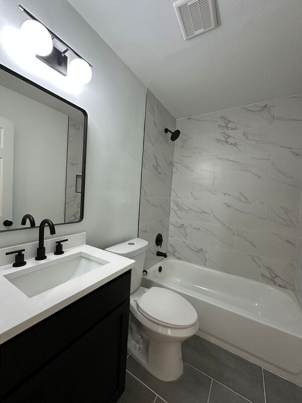 Building Photo - 3811 S Goodman Cir