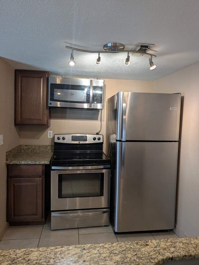 Foto del edificio - 2503 McCue Rd