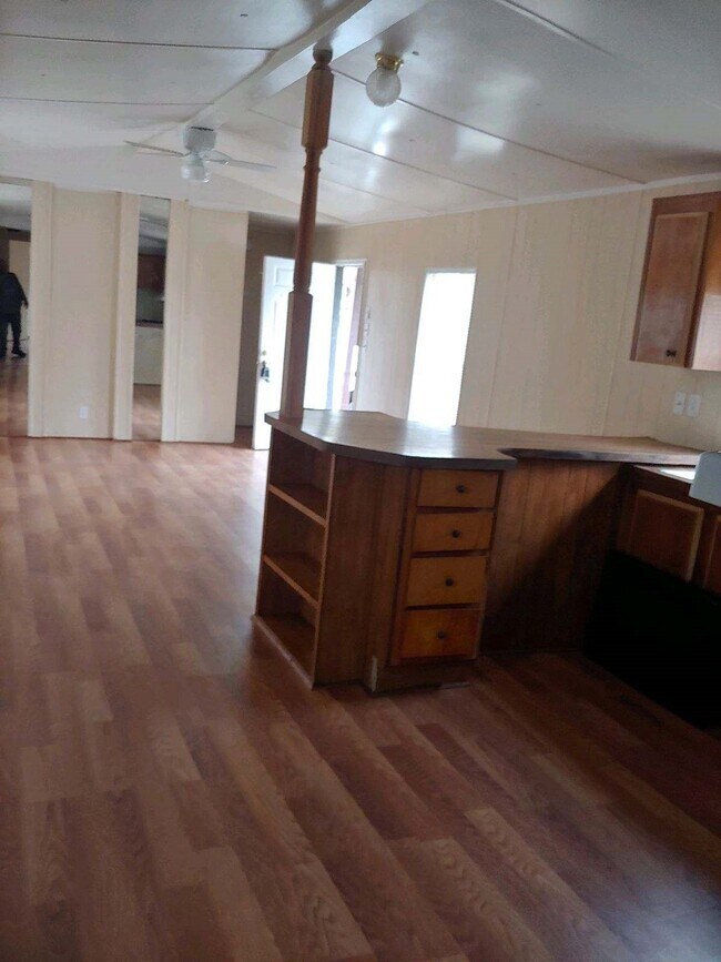 Foto del edificio - 1504 N Winfree St