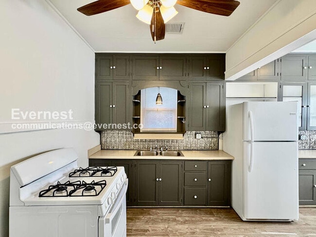 Building Photo - 1516 W Bowen Pl