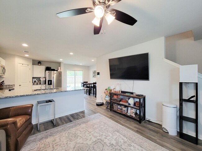 Foto del edificio - 2 Story Home in the Crown Point Community!...