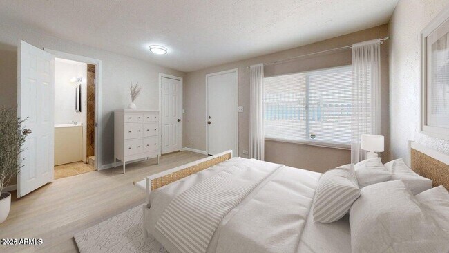 Foto del edificio - 2214 N 24th Pl