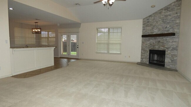 Foto del edificio - 3611 NE Fieldcrest