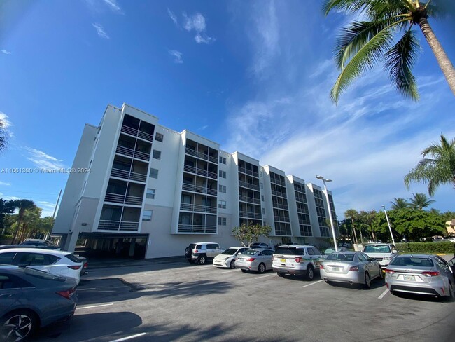 Building Photo - 2821 N Miami Beach Blvd