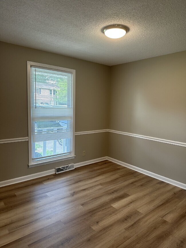 Foto del edificio - 709 R S Bradley Blvd