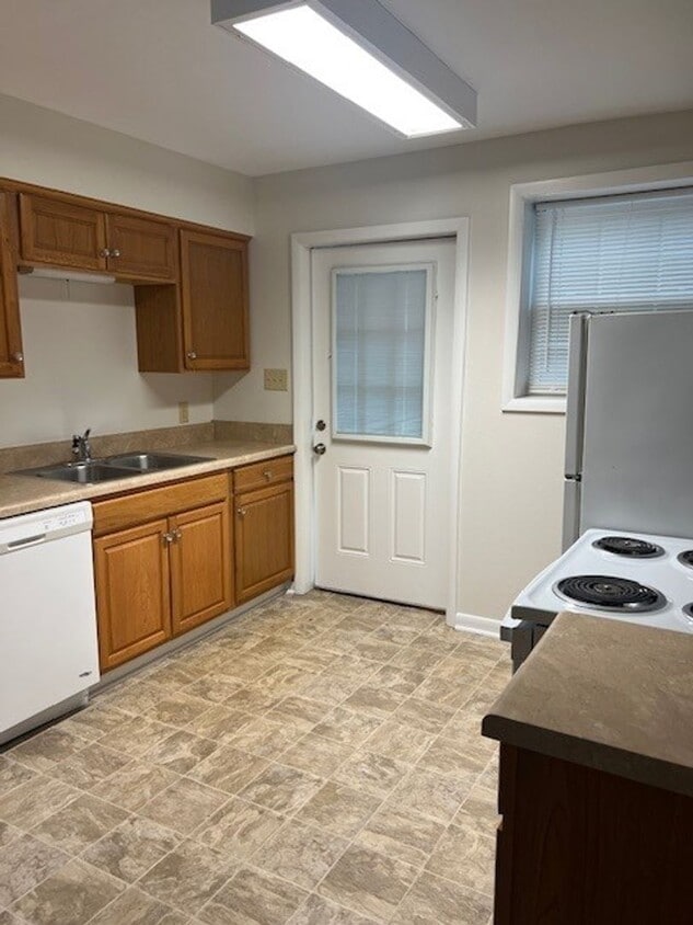 Building Photo - 1401 Scenic Heights