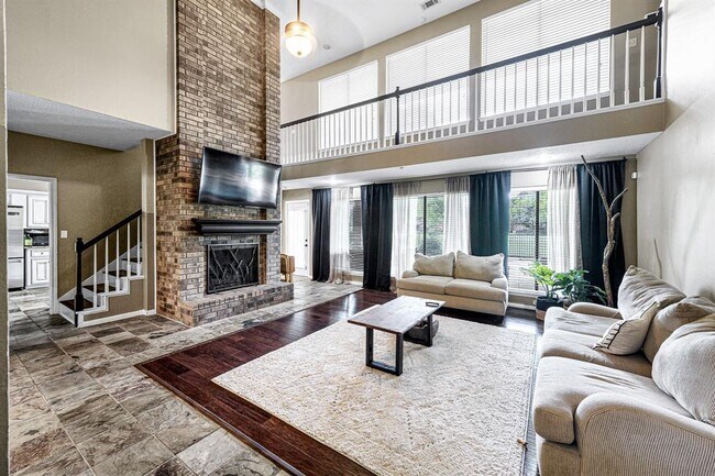 Foto del edificio - 1627 Rambling Stone Dr