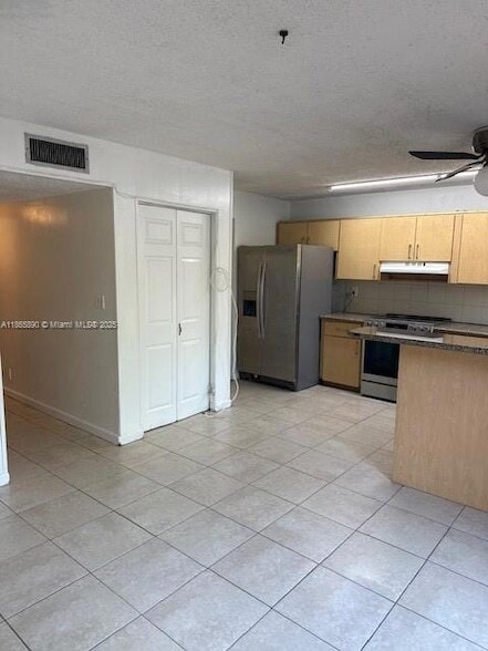 Foto del edificio - 3920 Woodside Dr