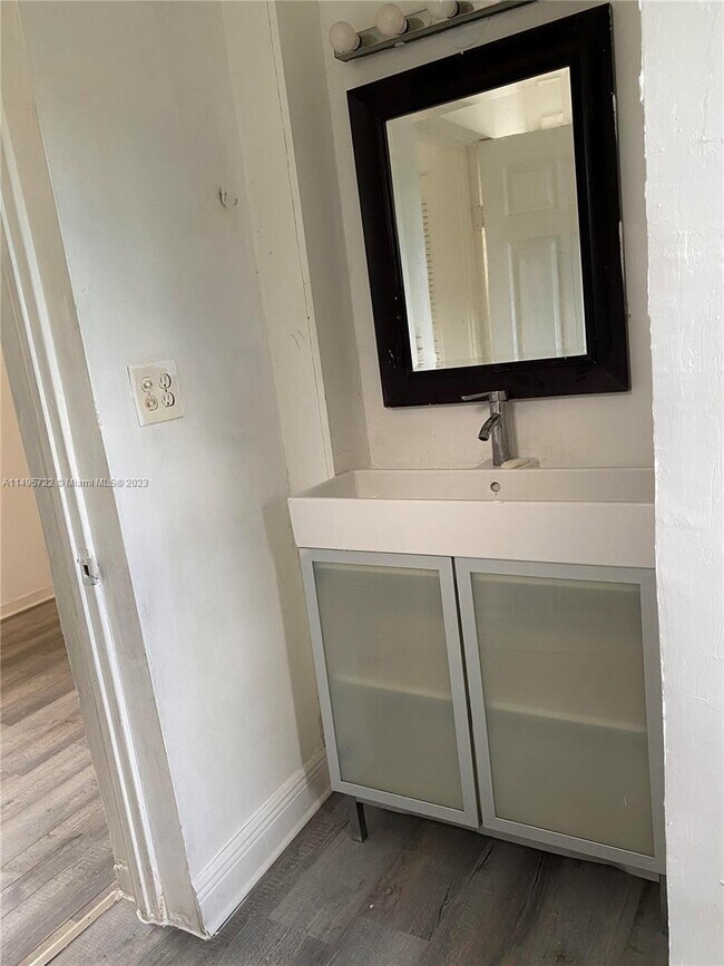 Foto del edificio - 1238 NE 110th St