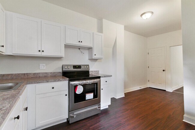 Foto del edificio - Spacious 5 Bedroom, 2 Bath Home in York City!