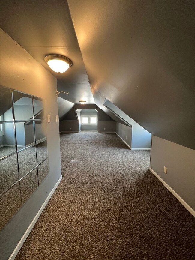 Foto del edificio - There is a $25 fee per application and everyone over 18 needs to fill out their own application.