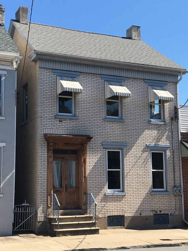 Primary Photo - 423 E Philadelphia Ave