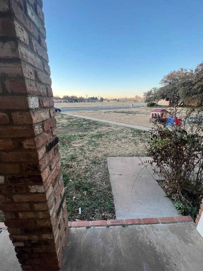 Building Photo - 8639 Knoxville Dr