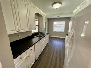Building Photo - 2622 Sweetland Ave