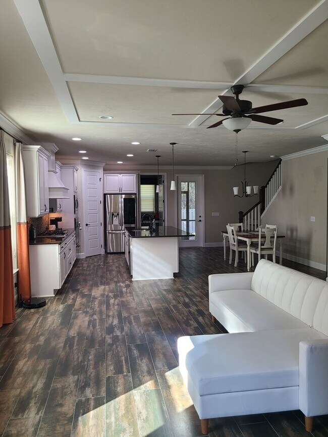 Foto del edificio - Beautiful 3 Bedroom 3 Bathroom home in Arb...