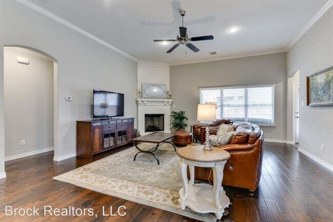 Building Photo - 3 br, 3 bath House - 305 Parkview Drive