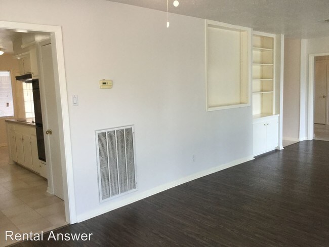 Building Photo - 5942 Greenmont Dr