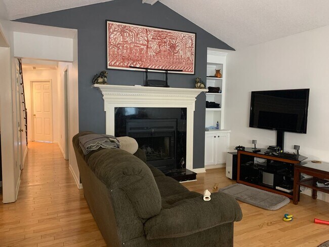 Building Photo - Condo available downtown Greenville