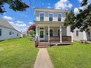 Building Photo - 3308 Monroe St