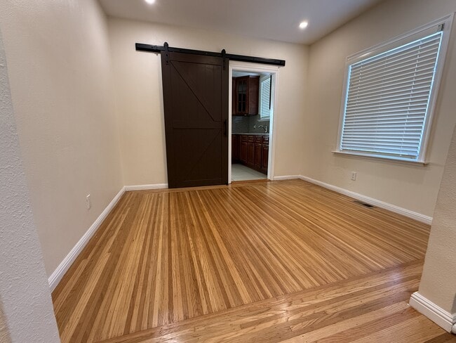 Foto del edificio - 1410 Dwight Way