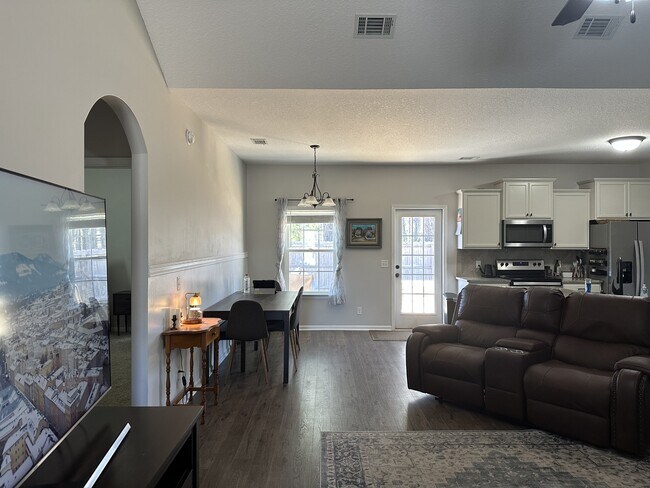 Building Photo - 27 Dove Run Dr