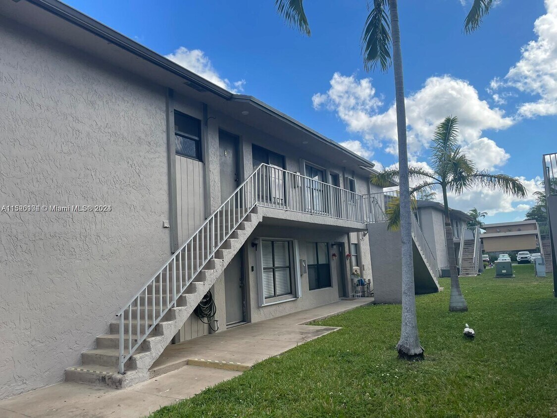 Primary Photo - 15342 SW 72nd St