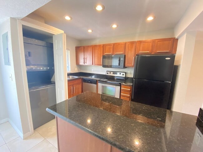 Building Photo - First months rent Half off! Beautiful 2/1.5 Condo in Orlando! New Carpet!