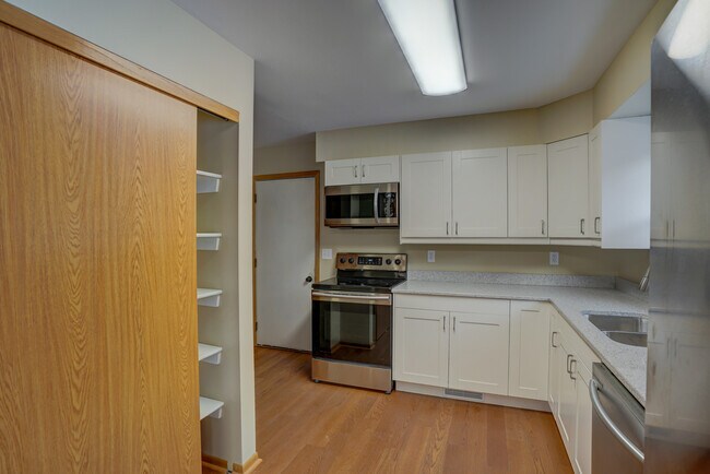 kitchen - 1832 Ludden Dr