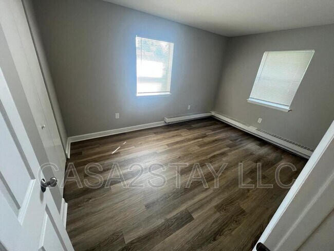 Building Photo - 2137 St Johns Pl