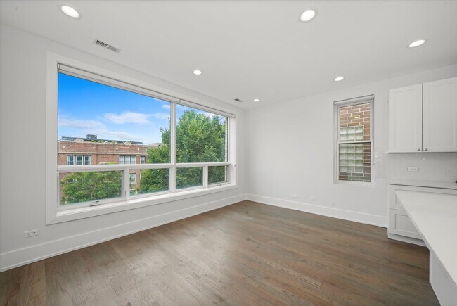 Foto del edificio - 3415 N Bosworth Ave