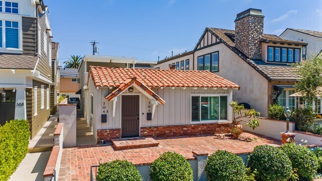 Building Photo - Larkspur Duplex