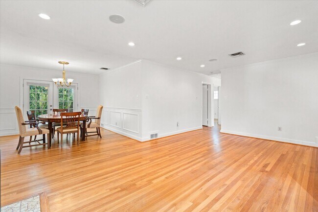 Foto del edificio - 500 Monticello Blvd