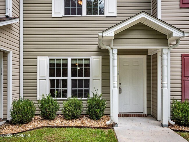 Building Photo - 138 Greenford Pl