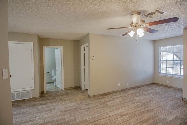 Building Photo - 203 N Scenic Dr