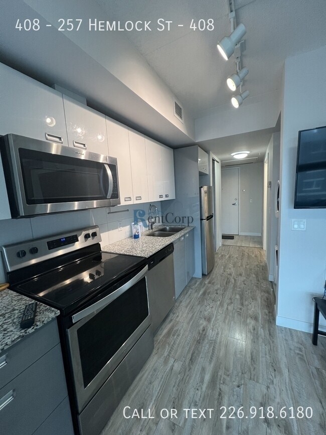 Photo du bâtiment - 257-257 Hemlock St