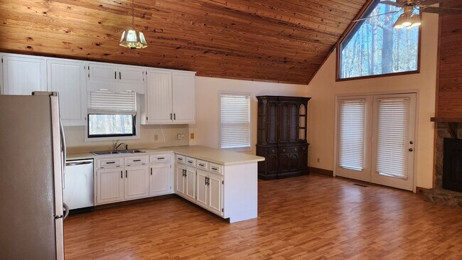 Foto del edificio - Home Located in Hamilton, Close to Lake Harding!