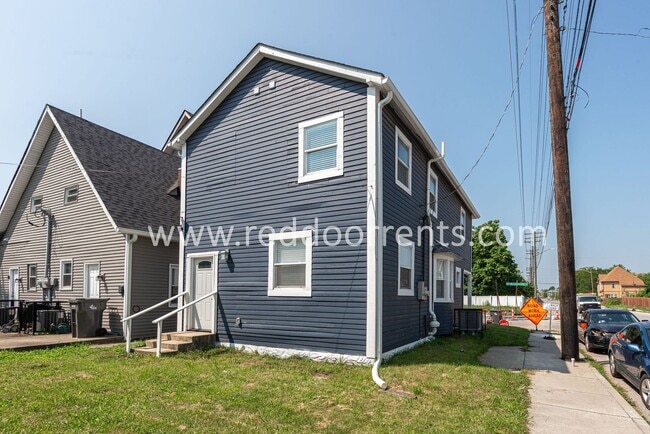Building Photo - MOVE IN SPECIAL: Move in this January and ...